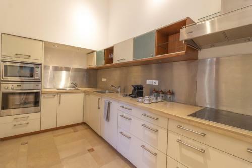 Art Apartment In Mamila