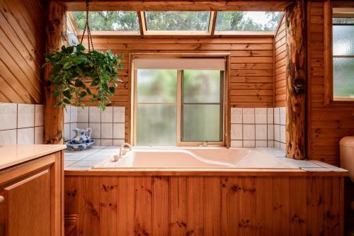 Hideaway Cottage