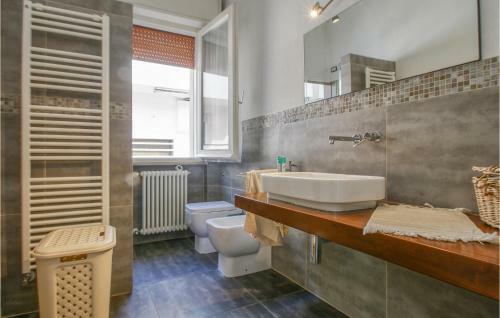 Stunning Apartment In Igea Marina With 2 Bedrooms