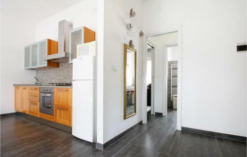 Stunning Apartment In Igea Marina With 2 Bedrooms
