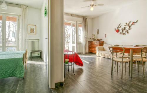 Stunning Apartment In Igea Marina With 2 Bedrooms