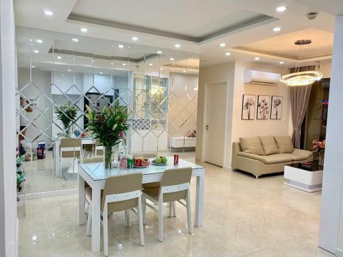 Bayhomes D'capitale Luxury Apartment