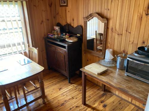 Bed & Breakfast Holed Up At The Bank