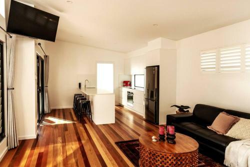 Villa Elvis On Brodie - Luxury Boutique Accommodation