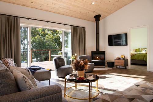 Acacia House