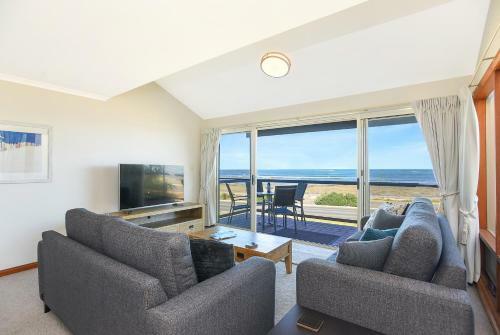 Granite Views Beachfront Apartment + Wifi