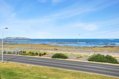 Granite Views Beachfront Apartment + Wifi