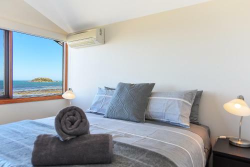 Granite Views Beachfront Apartment + Wifi