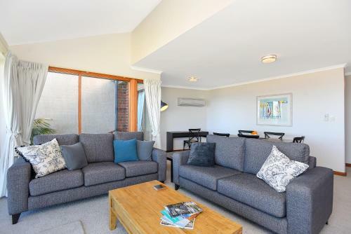 Granite Views Beachfront Apartment + Wifi