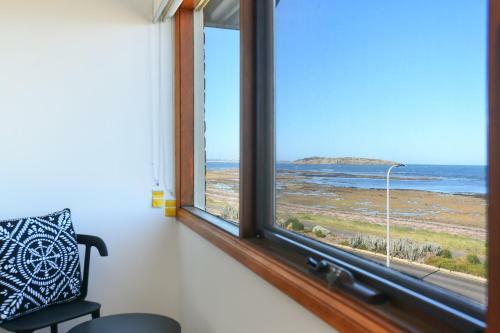 Granite Views Beachfront Apartment + Wifi