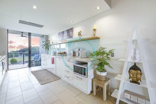 Zen Peninsula - Darwin's Prestigious Waterfront Retreat