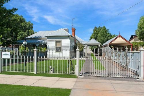 Francis Retreat- Echuca Holiday Homes