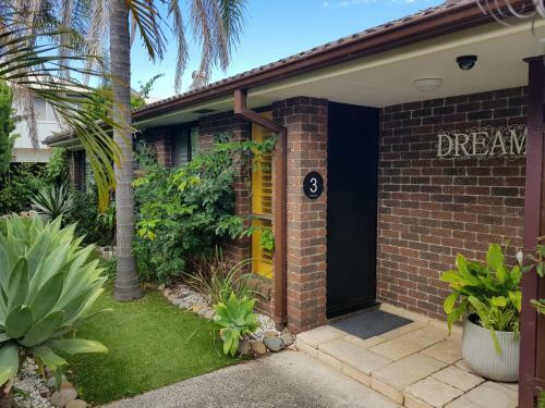 Beachside Villa Ettalong Beach