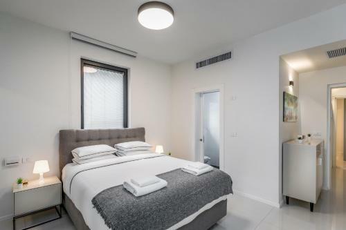 Apartamento Spacious & Design 2bdr W/ Balcony And Parking
