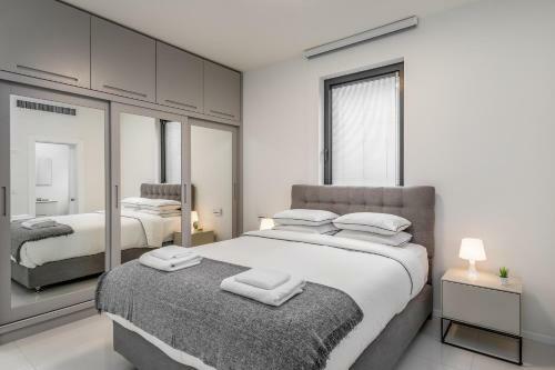 Apartamento Spacious & Design 2bdr W/ Balcony And Parking