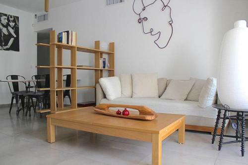 Apartamento Stylish 3br In Sirkin By Holyguest