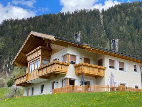 Apartments Oberhollenzer