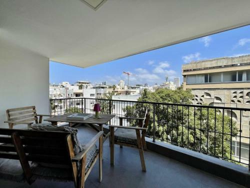 Gordon/lala Land Beach Balcony Apartment