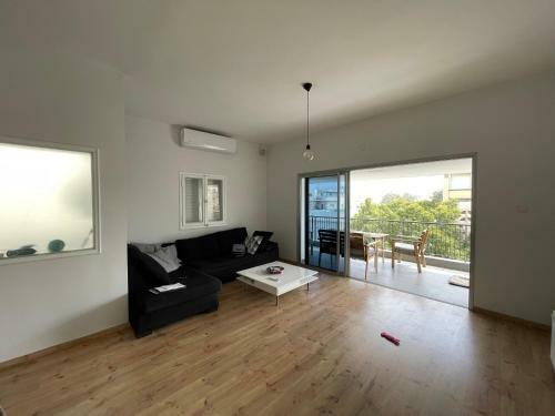 Gordon/lala Land Beach Balcony Apartment
