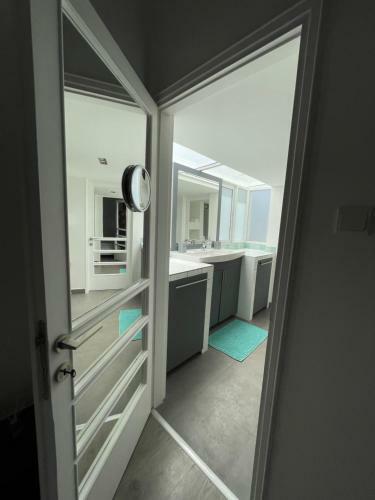 Gordon/lala Land Beach Balcony Apartment