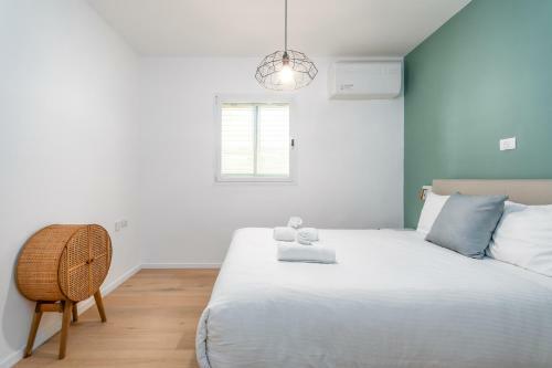 Amazing Apartment With Private Pool And Parking