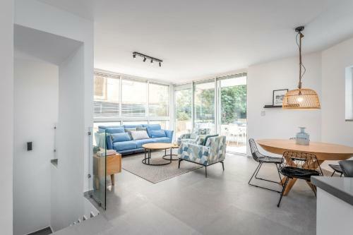 Amazing Apartment With Private Pool And Parking