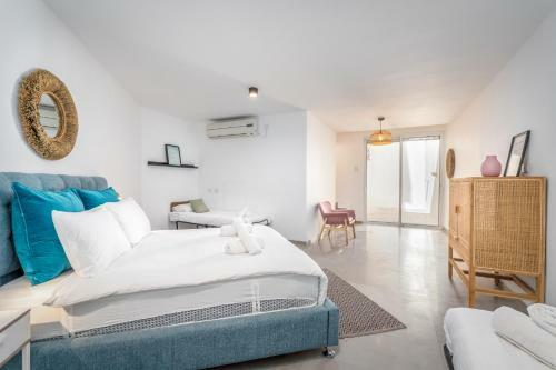 Amazing Apartment With Private Pool And Parking