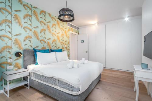 Amazing Apartment With Private Pool And Parking