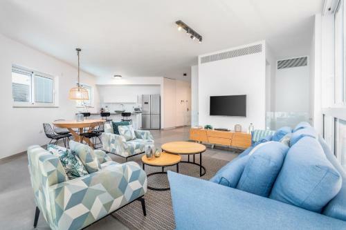 Amazing Apartment With Private Pool And Parking