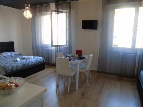 Hostal Casa Leonardo Airport