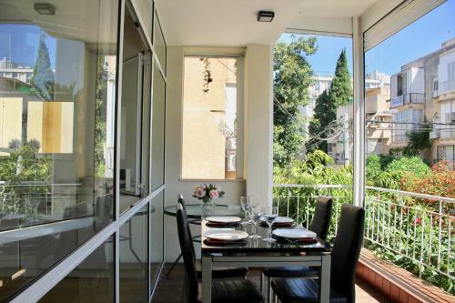 Apartamento Spinoza/ben Gurion Blv/2bdms/2bath/balcony/great
