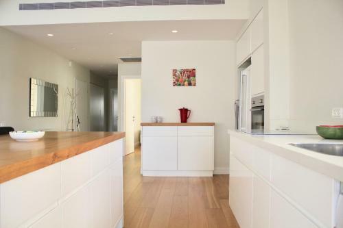 Apartamento Spinoza/ben Gurion Blv/2bdms/2bath/balcony/great