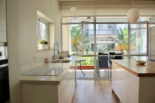 Apartamento Spinoza/ben Gurion Blv/2bdms/2bath/balcony/great