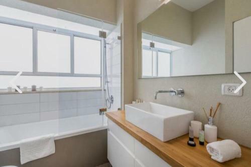 Apartamento Spinoza/ben Gurion Blv/2bdms/2bath/balcony/great