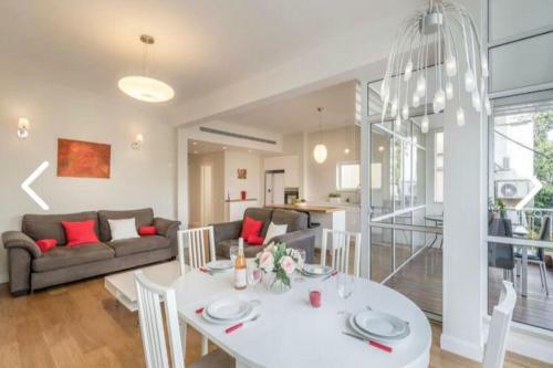 Apartamento Spinoza/ben Gurion Blv/2bdms/2bath/balcony/great