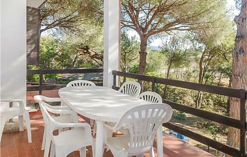 Stunning Apartment In Lacona - Capoliveri With 2 Bedrooms