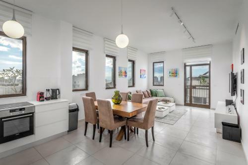 Apartamento Modern & Bright 3 Bdr Close To The Beach