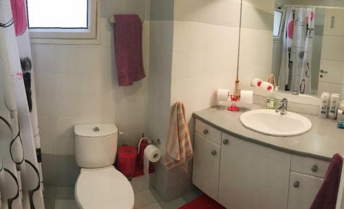 Comfortable Quiet Room With A Private Bathroom In Shared Apartment