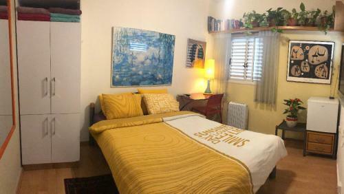 Comfortable Quiet Room With A Private Bathroom In Shared Apartment