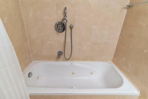 Apartamento Beachfront Property With Balcony And Pool Access