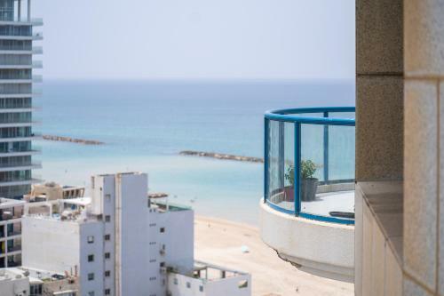 Apartamento Beachfront Property With Balcony And Pool Access