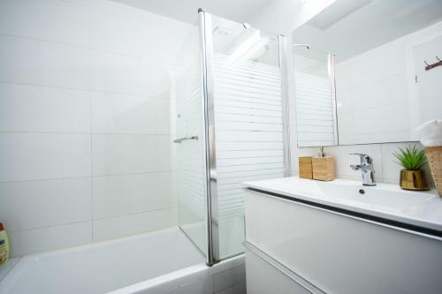 Apartamento Sarona Summit - Luxury & Spacious 3bd With Parking & Balcony