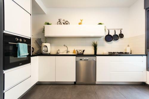 Apartamento Sarona Summit - Luxury & Spacious 3bd With Parking & Balcony
