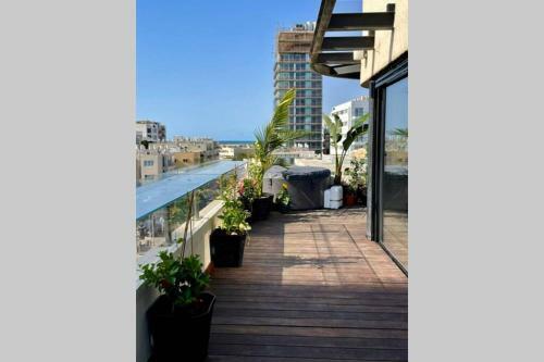 Apartamento Hayarkon Beach House! Duplex Penthouse