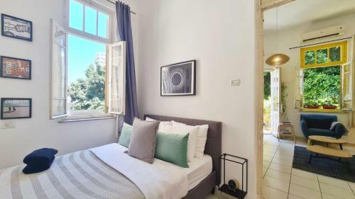 Bugrashov Beach Apartment With Balcony