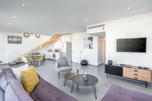 Apartamento Ben Gurion - Superb Penthouse Close To The Beach