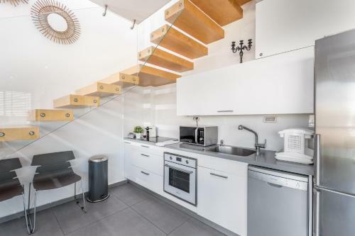 Apartamento Ben Gurion - Superb Penthouse Close To The Beach