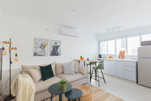 Carmel Market Roof Top Designed Apartment