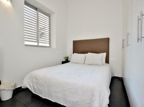 Vacation Apartment In Tlv Next To Hilton Beach With Balcony