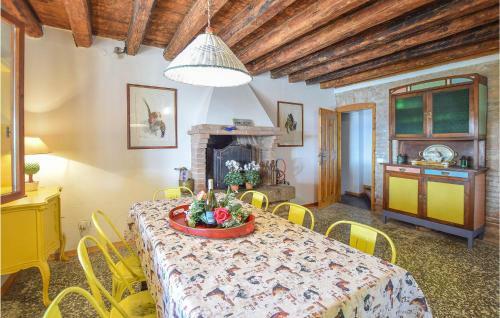 Amazing Home In Boara Pisani With 6 Bedrooms